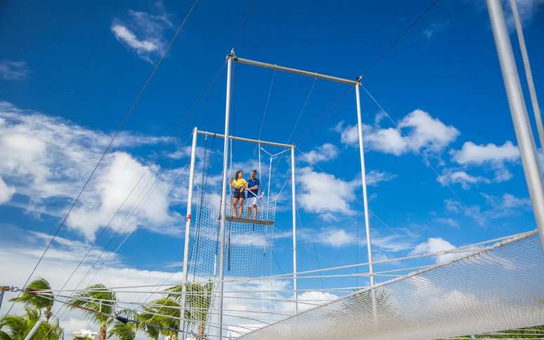 O trap&eacute;zio j&aacute; &eacute; marca registrada do Club Med. H&aacute; aulas para adultos e crian&ccedil;as na programa&ccedil;&atilde;o