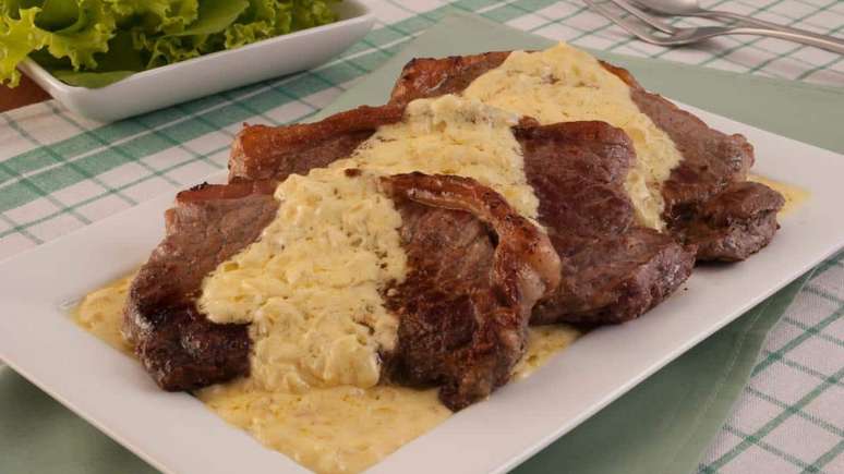 Ribeye with mustard and honey: sweet and sour recipe to vary the cut