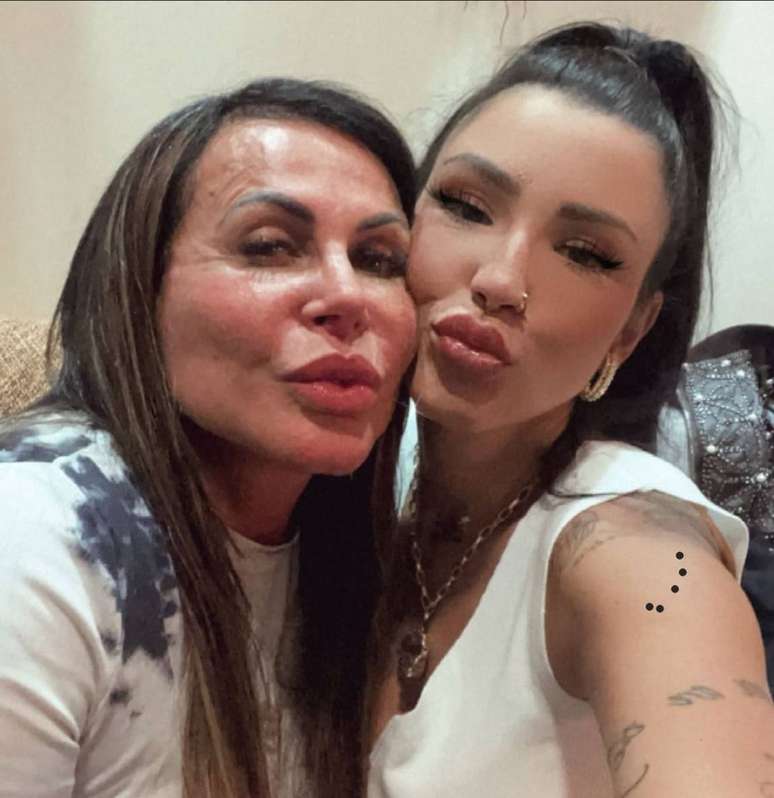 Gretchen voltou a negar que Jenny Miranda seja sua filha.