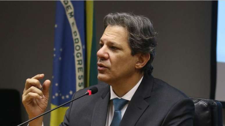 O ministro da Fazenda, Fernando Haddad, explica, en entrevista, como funciona o programa Desenrola Brasil, do Governo Federal Crédito