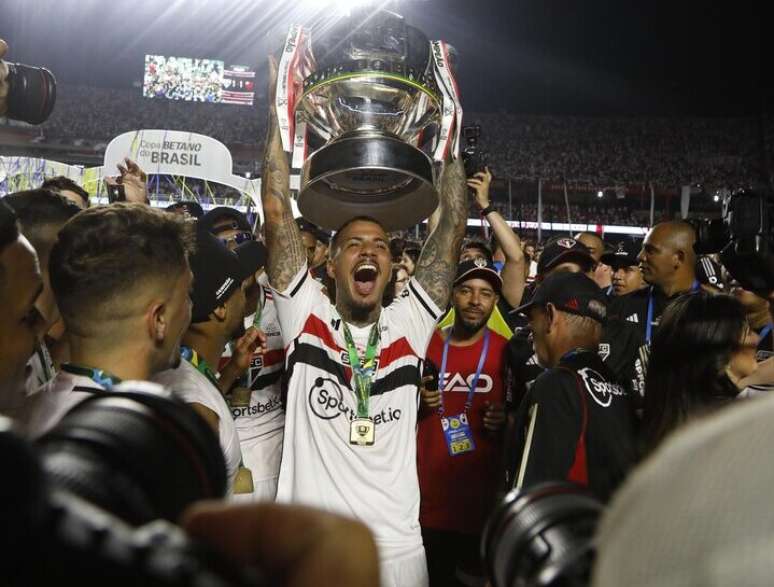 Time do São Paulo comemora a conquista da Copa do Brasil no Morumbi –