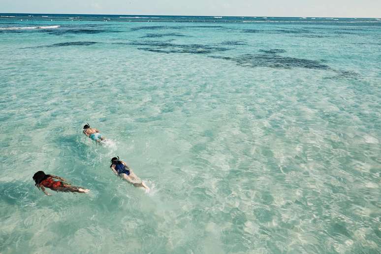 Em uma das praias do Club Med voc&ecirc; pode pegar snorkel emprestado