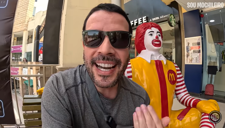  Youtuber Mayke Moraes experimenta parte das refeições do cardápio do MC Donald´s da Índia