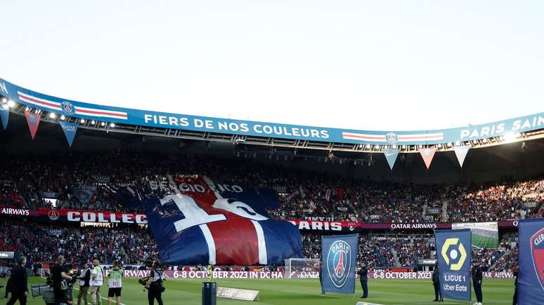 Torcedores do PSG na arquibancada de Boulogne foram ouvidos comemorando com cantos homofóbicos dirigidos ao Marseille