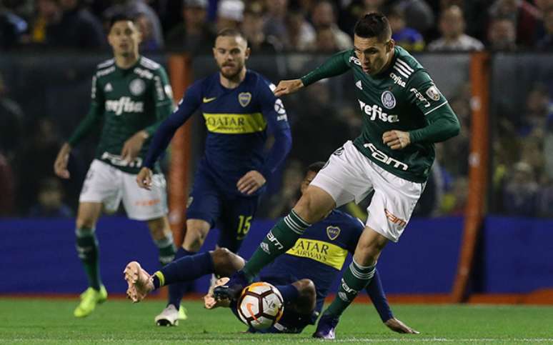 Abel tries to transcribe another writing in Palmeiras