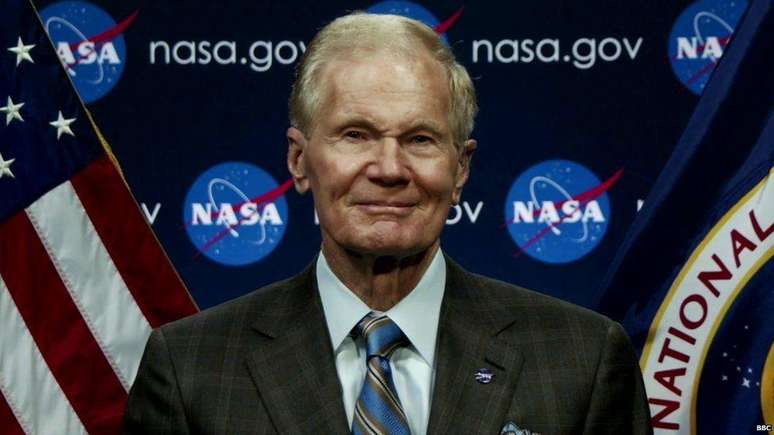 O diretor da Nasa, Bill Nelson, diz que os EUA estão competindo contra a China para voltar à Lua