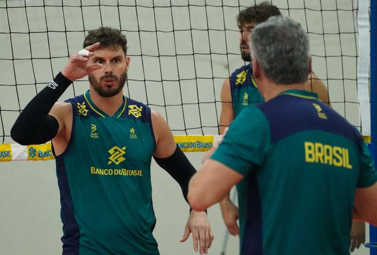 Seleção masculina de vôlei perde para russos e vai disputar o