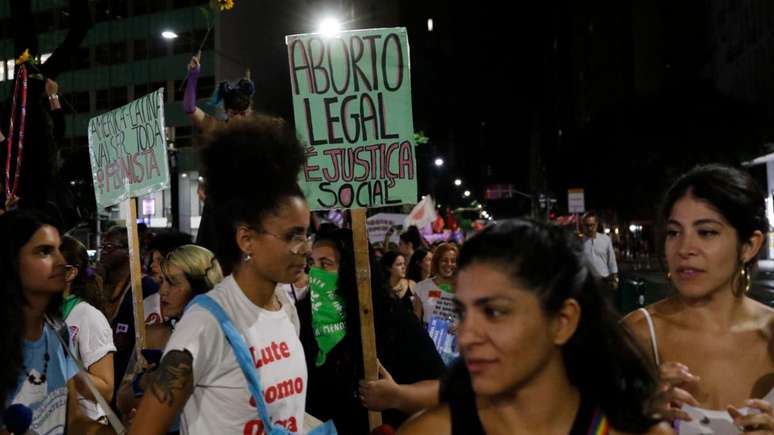 Para cada 10 mulheres brancas que fizerem aborto, haverá 15 mulheres negras na mesma situação