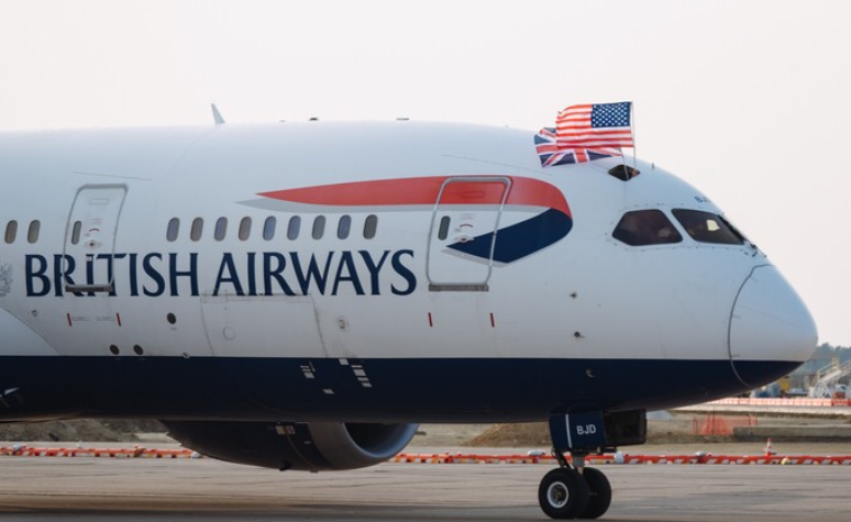 Passageiros descobrem que idosa que parecia dormir a bordo de avião estava morta no Reino Unido