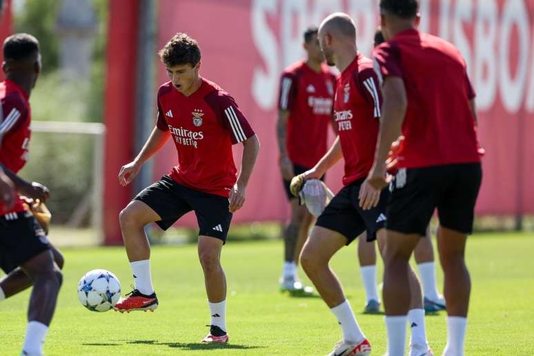 Jogadores do Benfica durante treinamento da equipe –