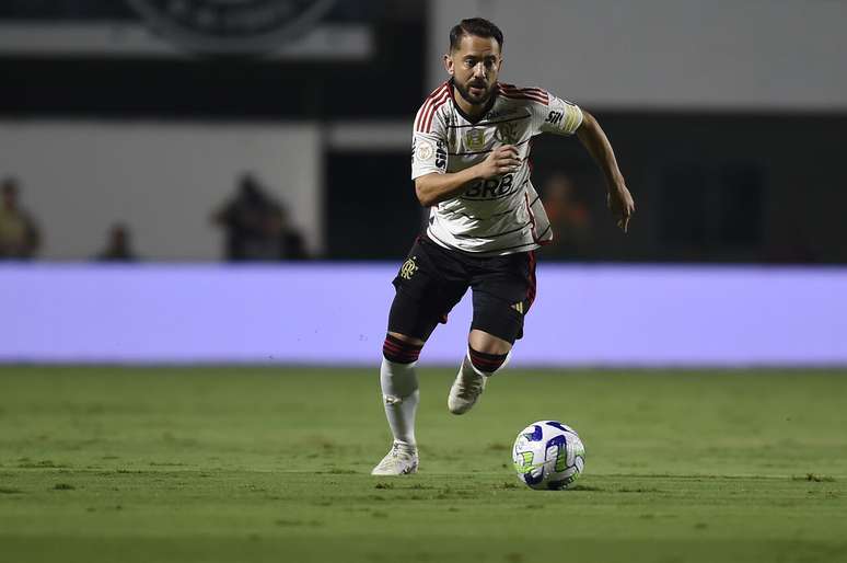 Everton Ribeiro aguarda Flamengo por renovação de contrato –