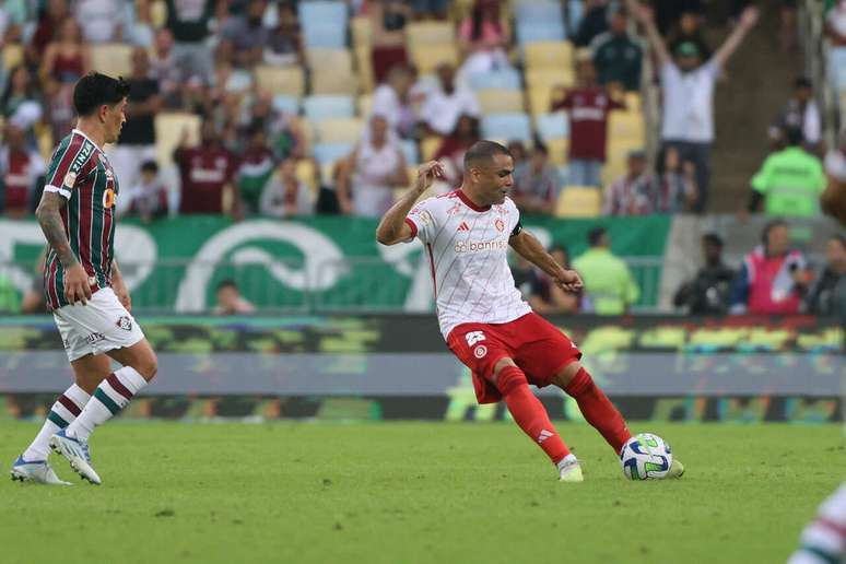 Brasil perde para o Inter em jogo com lances polêmicos