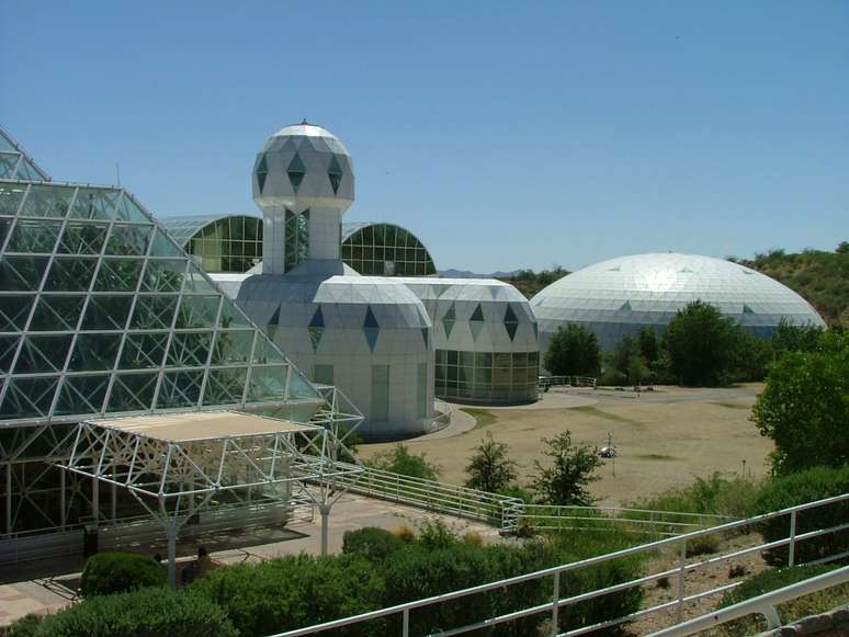 Biosphere 2 (Biosfera 2), habitat usado nos anos 90 para simular vida fora da Terra