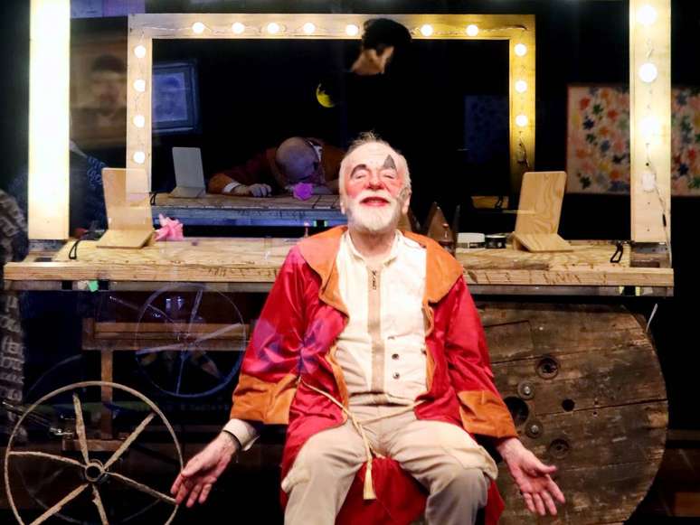 Peça 'O Que nos Mantém Vivos?', com Renato Borghi