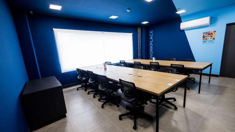 Um espa&ccedil;o de trabalho compartilhado em unidade da Guarde Aqui