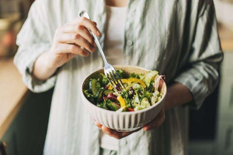 &Eacute; aconselh&aacute;vel reduzir a quantidade de sal e optar por alimentos com maior teor de pot&aacute;ssio