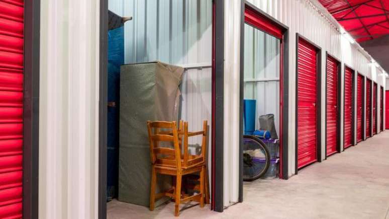 O advogado Marcel Zangi&aacute;como aponta para 'deturpa&ccedil;&atilde;o gigantesca' no objeto social das empresas de self storage que permitem ou at&eacute; apoiam pessoas trabalhando nesses espa&ccedil;os