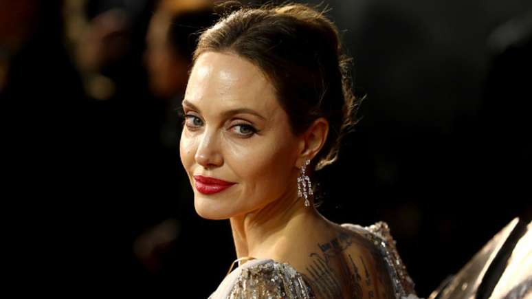 Angelina Jolie desabafa sobre impacto da separação de Brad Pitt: "Ter filhos me salvou"