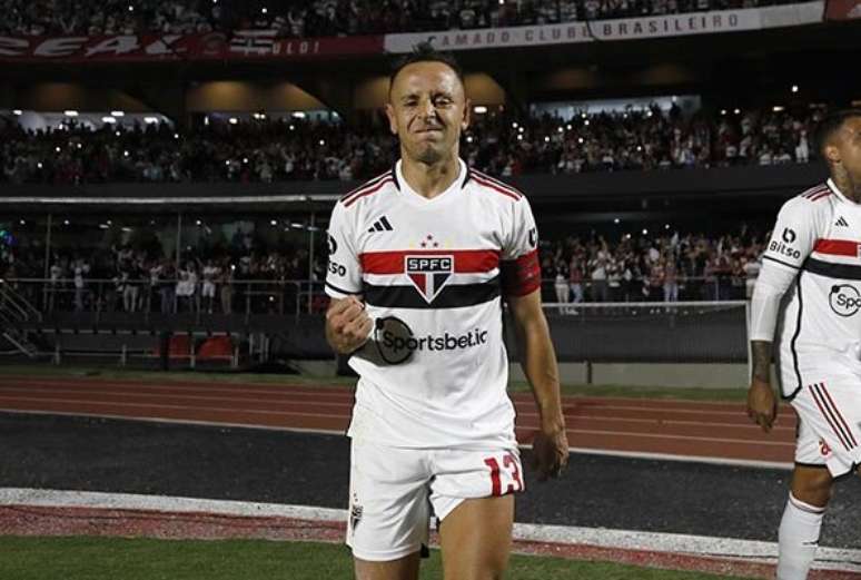 Rafinha comemorando título da Copa do Brasil FOTO: Rubens Chiri / saopaulofc.net