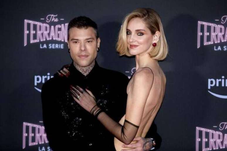 Fedez ao lado de sua esposa, Chiara Ferragni