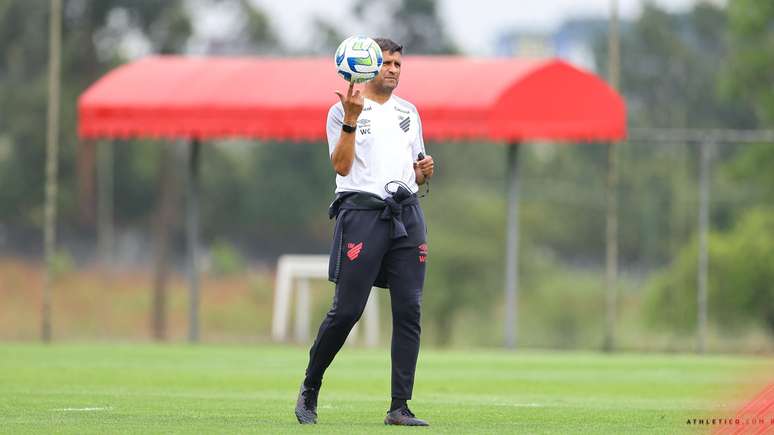 Wesley Carvalho em treino do Athletico - 