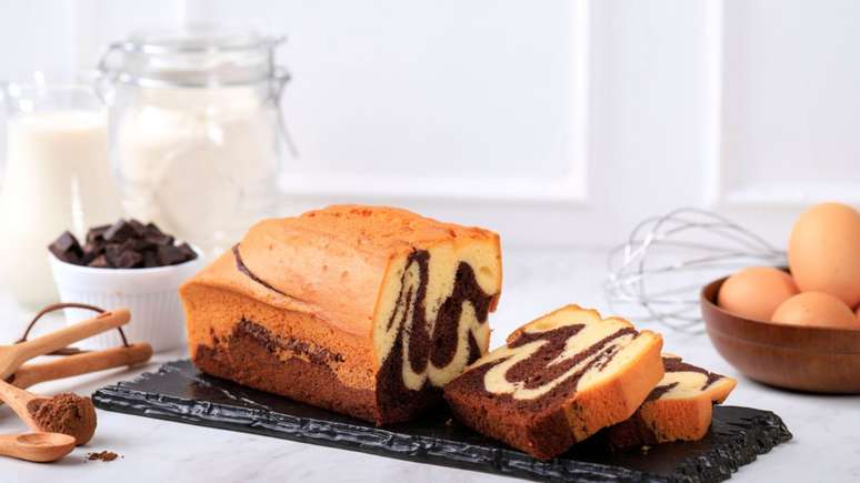 Mixed cake: vanilla and chocolate in the same bite