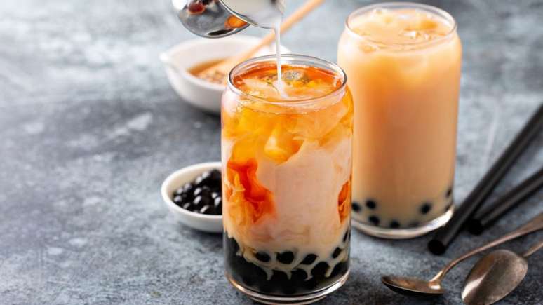 Receita caseira de bubble tea para aproveitar bebidas refrescantes nesse calo