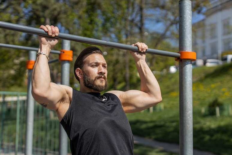 Calistenia para braços: 6 exercícios para fortalecer bíceps e tríceps!