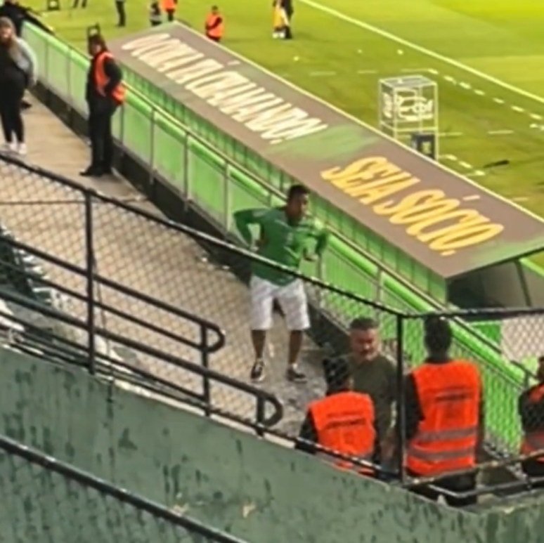 Torcedores Do Coritiba Imitam Macaco Em Clássico Contra O Athletico ...