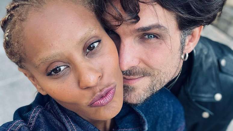 Aline Wirley reveals she decided to live with her husband before her first kiss