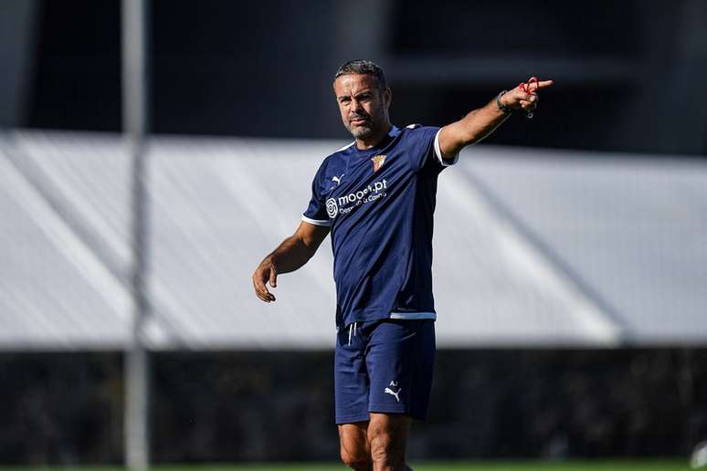 Coach Arthur Jorge leads Braga's last training session before the match against Union Berlin –