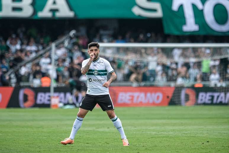 Coritiba perde para o Bahia e chega a 10 jogos seguidos sem