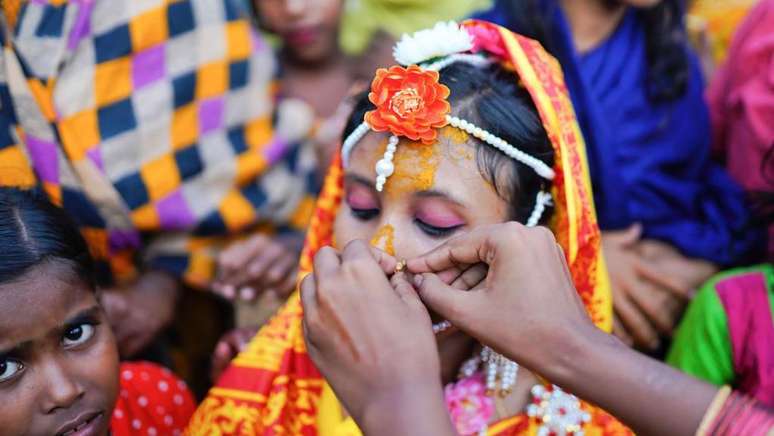 Em Bangladesh, onde ocorrem há vários anos ondas de calor extremo, foi registrado um aumento de 50% nos casamentos forçados de meninas