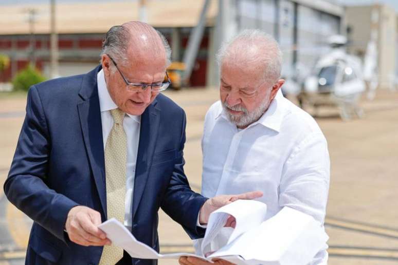 Geraldo Alckmin e Lula despacharam antes do presidente viajar para Cuba, e o vice assumir o cargo temporariamente