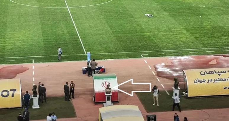 Al-Ittihad, de Benzema, se recusa a entrar em campo pela