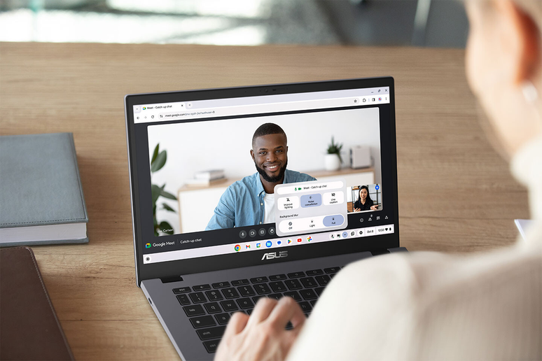 Câmera de 1080p permite a realização de reuniões virtuais (Imagem: Divulgação/ASUS)