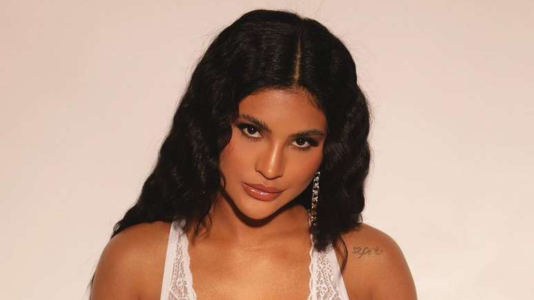 Mileide Mihaile impresses when she wears transparent lingerie during a photo shoot