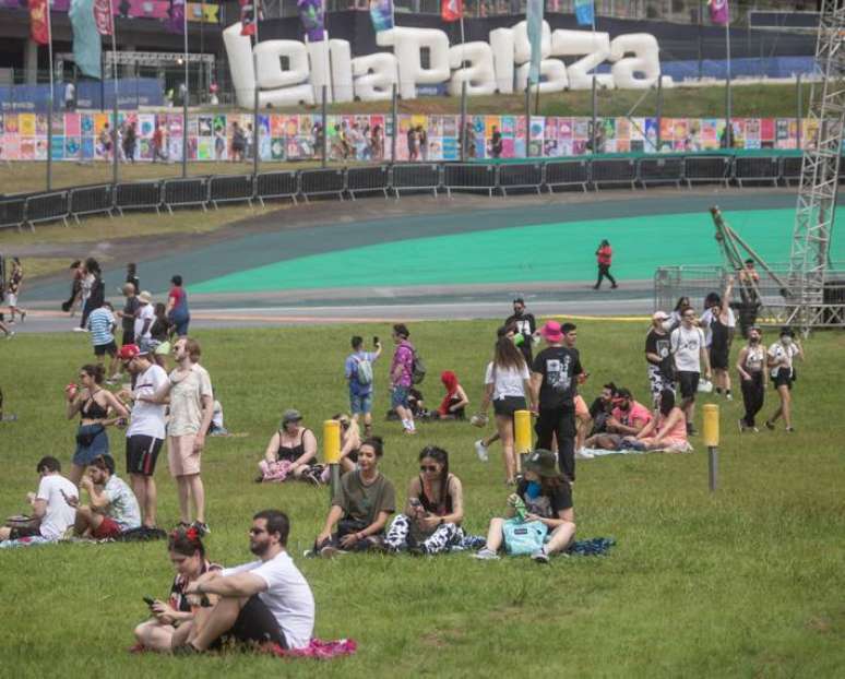 O que pode (ou não) levar para o Lollapalooza 2024? Saiba tudo o que você  precisa para o festival, como chegar ao Autódromo e o line-up completo -  Seu Dinheiro