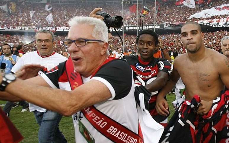 M&aacute;rcio Braga comemorando o t&iacute;tulo brasileiro do Flamengo em 2009 &ndash;