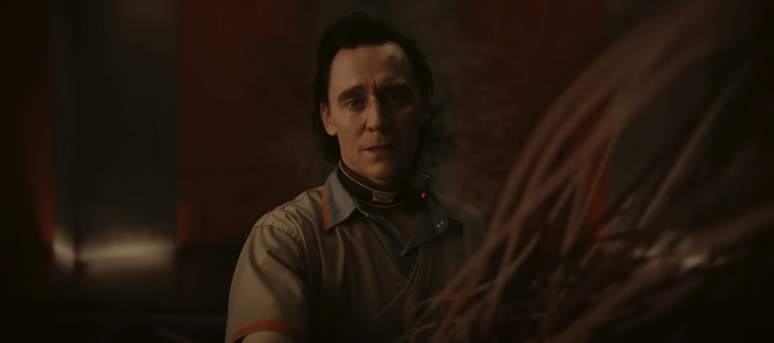 Loki se vê em uma corrida para salvar o multiverso na segunda temporada (Imagem: Reprodução/Marvel Studios)