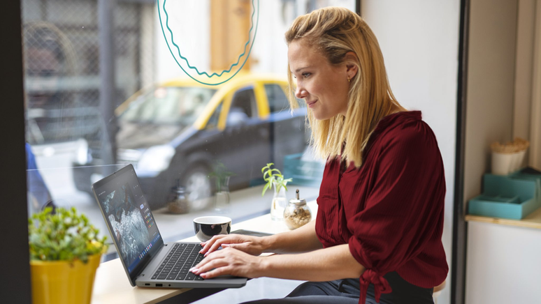 Mais simples, equipado com processador Intel Core i3 N305, o IdeaPad Slim 3i Chromebook Plus foca na portabilidade e bateria (Imagem: Divulgação/Lenovo)