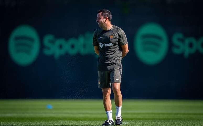 Técnico Xavi durante treinamento do Barcelona –