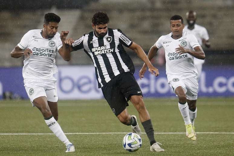 Santos arrranca empate com Botafogo, que chega a 8 jogos sem vencer