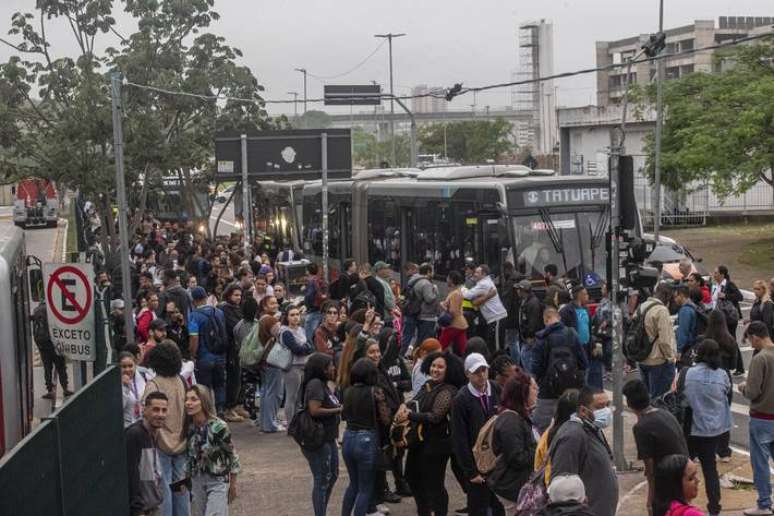 Em Itaquera, ônibus circularam lotados