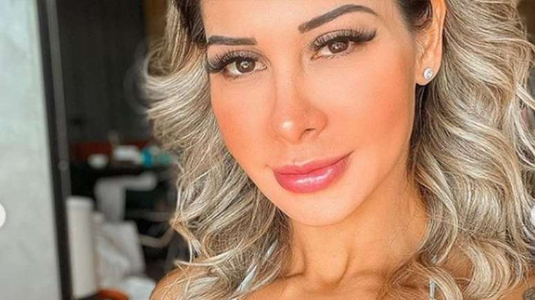 Maira Cardi intimidates husband after he forgets ring