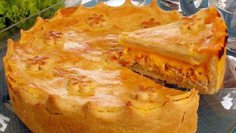 Cheddar Cheese Chicken Pie: Learn how to make the creamy pie