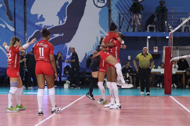 Osasco vence o Pinheiros e é campeão paulista de vôlei pela 17ª