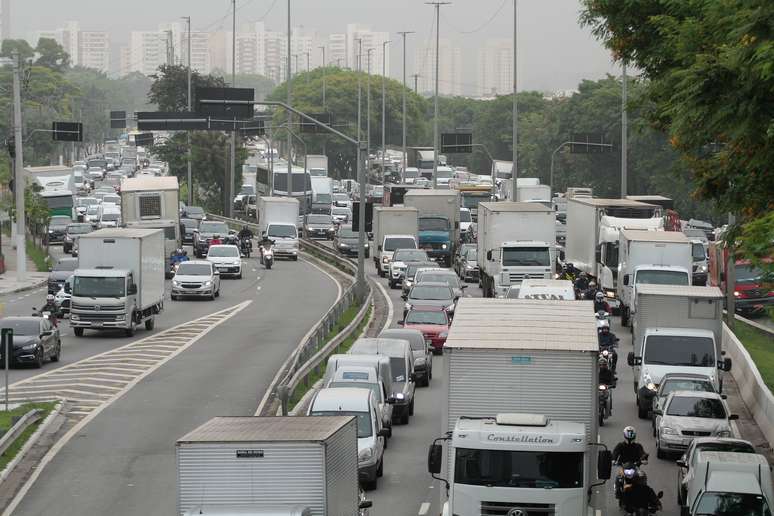 Trânsito de São Paulo está acima da média 