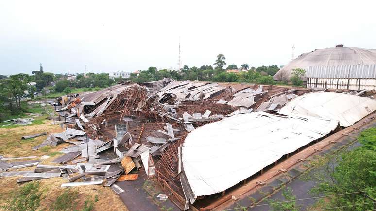 O rastro de destruição possibilitou a análise de que o vendaval se tratava de um tornado