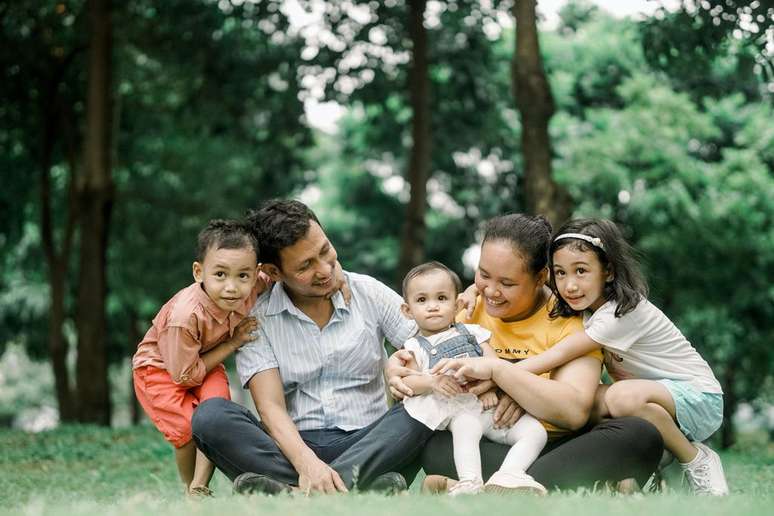 Além de estabelecer uma boa rotina, com atividades, socialização e lazer para a criança e o adolescente, é importante estar presente em sua vida, com atenção e cuidado, garantindo uma vida plena (Imagem: Migs Reyes/Pexels/Domínio Público)